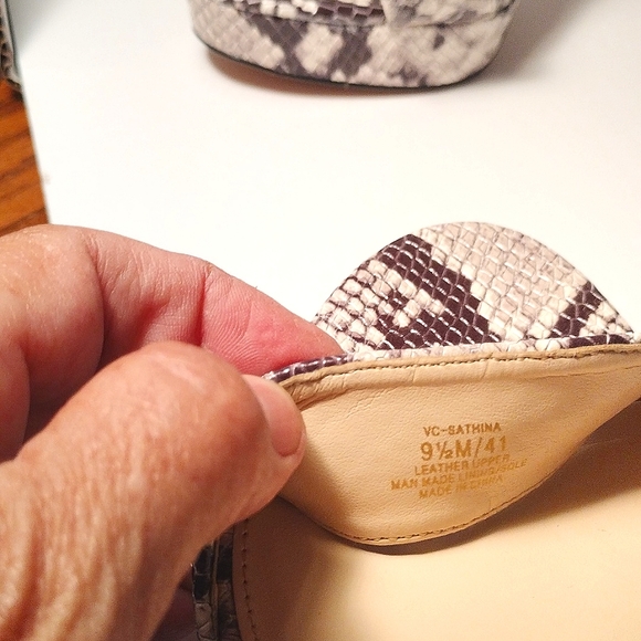 Vince Camuto Genuine Leather Snakeskin Heel Size 9.5 M - Picture 9 of 9